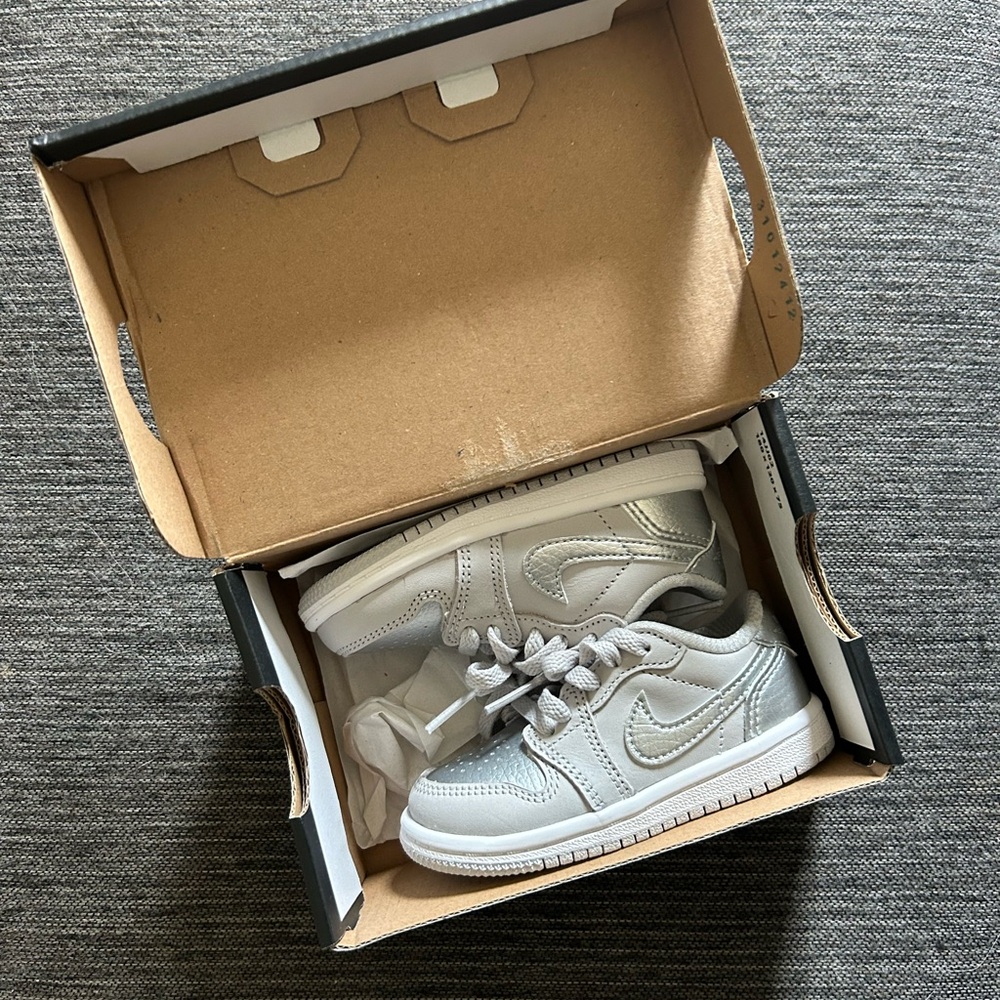 Jordan 1 Retro Low OG Kids Shoes